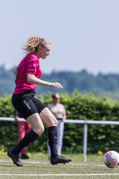 Bild 101 - B-Juniorinnen Pokalfinale SV Henstedt Ulzburg - SG Holstein Sued : 2:0